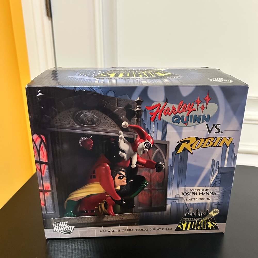 DC Direct Batman HARLEY QUINN vs ROBIN Gotham City Stories Diorama